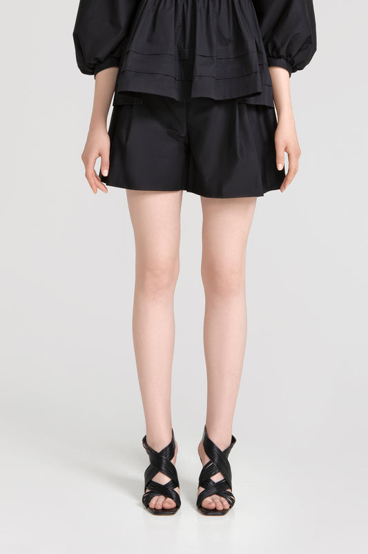 Iris shorts in black