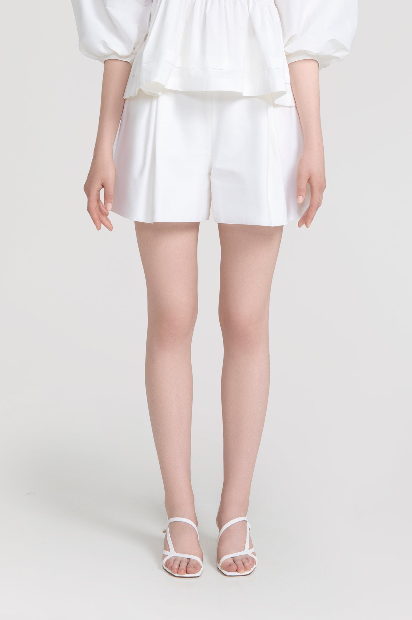 Iris shorts in white