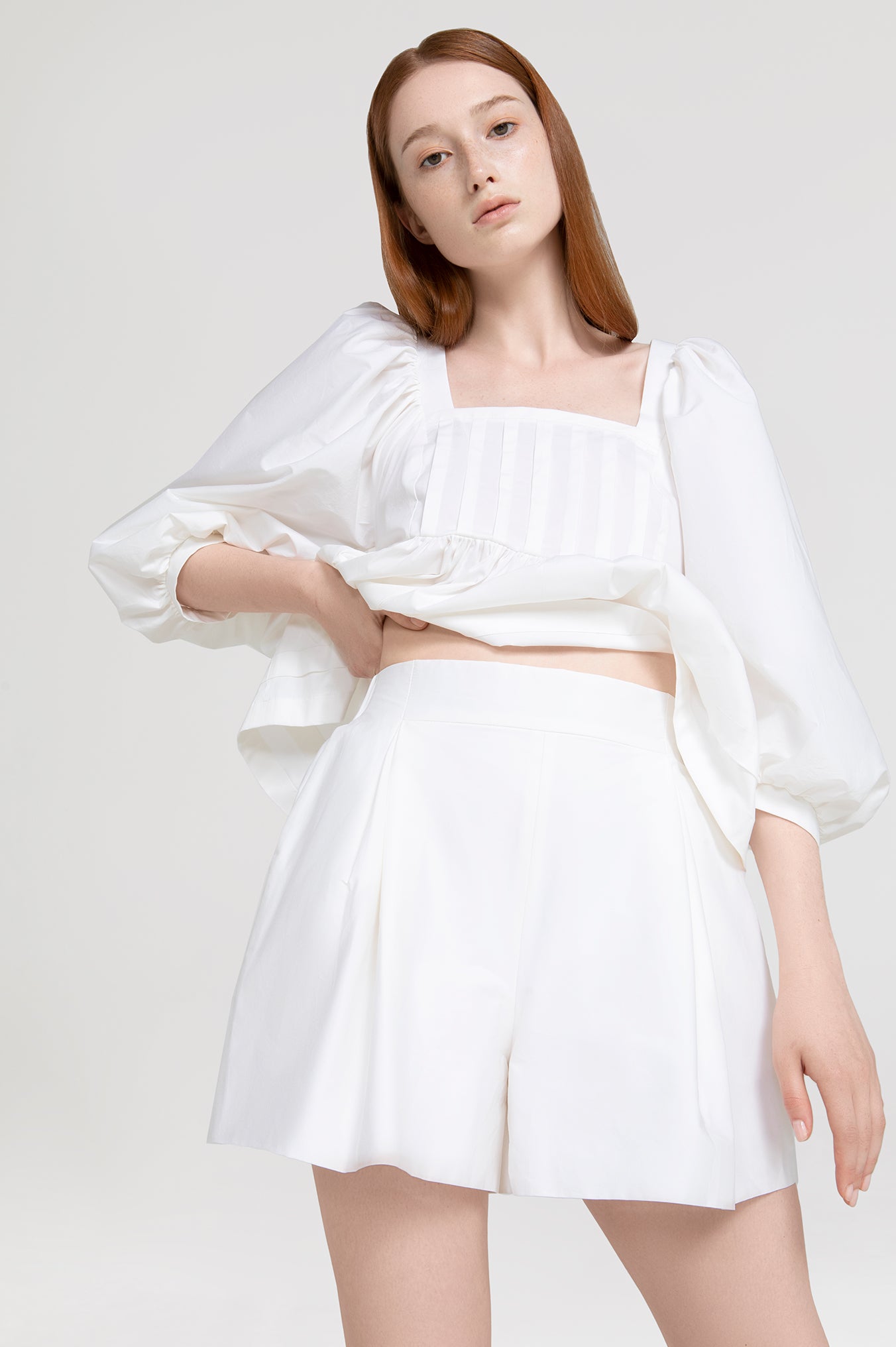 Iris shorts in white