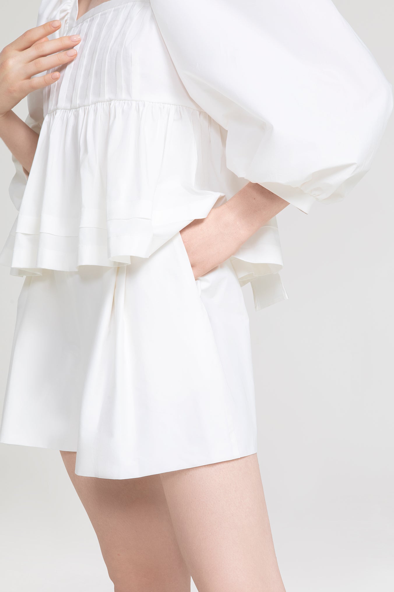 Iris shorts in white
