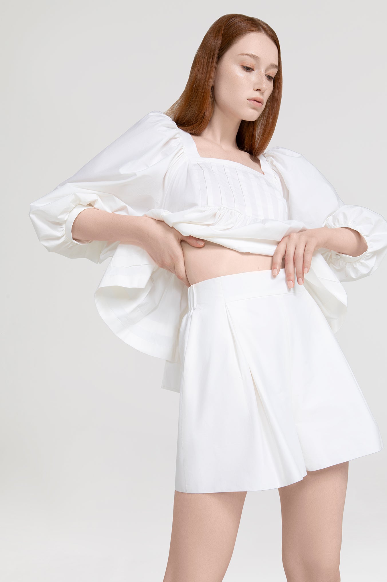 Iris shorts in white