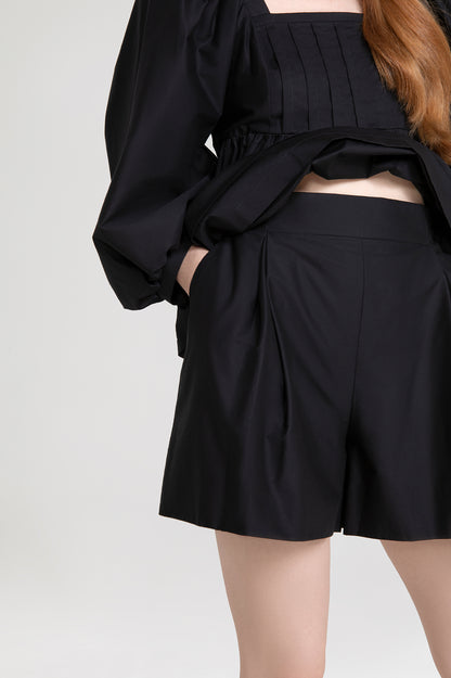 Iris shorts in black