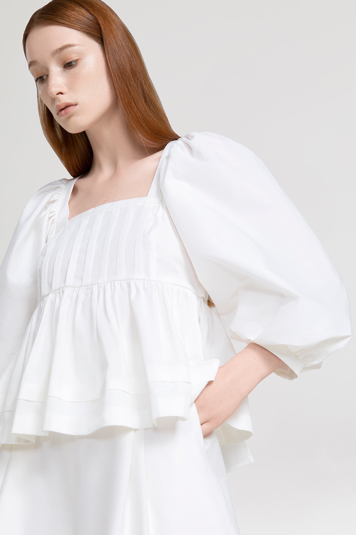 Lily Blouse in white – ASYMÉTRIE