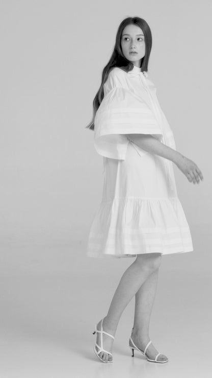 Bellflower dress in white